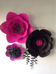 Los materiales necesarios son hojas de papel de colores tamaño a4, tijeras, grapadora. 34 Sencillas Ideas De Flores De Papel Para Decoracion Top 2020 Uma Manualidades