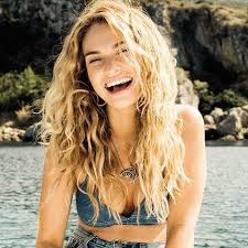 That S So Haute On Twitter I Cant Stop Thinking About How Lily James Looked In Mamma Mia 2 Hair Styles Long Hair Styles Lily James
