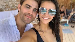 Looch, ninja, neens, doedoe) in sofia, bulgaria geboren. Nach Zoff Mit Nina Vampire Diaries Paul Wirft Sie In Pool Promiflash De