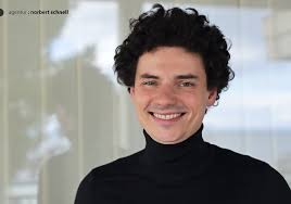 agentur norbert schnell Abendrothsweg 23 D-20251 Hamburg t +49.40.41 62 33  00 f +49.40.41 62 33 01 info@agentur-norbert-schnell.