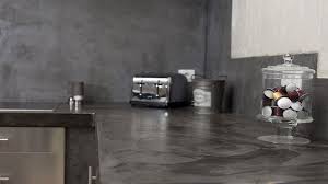 On peut donc imaginer un plan de travail pour votre cuisine mais attention ce matériau brut requiert une certaine technique. Entretenir Un Plan De Travail En Beton M6 Deco Fr