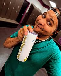 Idk who needs this reminder but: Some people will never ever clap for you  because it's you! WIN anyway! 😊 Also last day for relaxing, back to the  grind tomorrow 🫶🏾