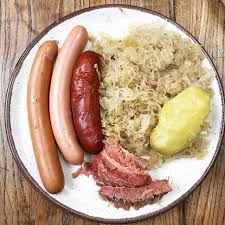 La Choucroute Est Servie La Recette Https Ift Tt 2eemph0 Choucroute Alsace Chou Cuisinemaison Cuisine Food Homemade Faitmaison Vo Food Sausage Meat