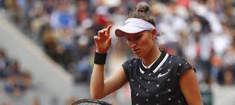 Světová tenistka číslo 26 na předchozích. French Open 2021 Vondrousova Bartyova 0 2 Ceska Ve Finale French Open Jasne Padla Isport Cz