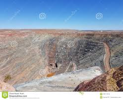 Ouvrez Le Mien De Minerai De Fer De Lithium D'or De Coupe Leonora Western  Australia Image stock - Image du barrage, australie: 106713519