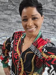 Hello, all my family! I'm in my 40s, single, lesbian, in marketing and  sales, new to St. Louis, and love the arts. I am looking for like-minded  friends. Btw, I love coffee