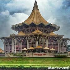 Perbincangan khusus tertumpu kepada empat objektifutama iaitu, (1) bilangan undi yang diperoleh oleh calon wanita, (2)jumlah majoriti undi yang dimenangi calon wanita. Astana Negeri Sarawak Sarawak Astana Kuching