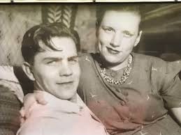 does anyone have pictures of bonnie and clyde?