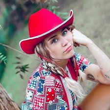 This wednesday i will publish a video talking about beautiful tactics in lasker's games. Miley Cyrus Mileycyrus Smiler Smilersforever Singer Songs Mothersdaughter Unholy Miley Cyrus Miley Singer