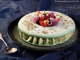 Macaron Pistache Et Fruits Rouges Recipe Macaron Cake Berries Recipes Desserts