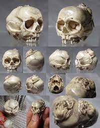 根付 野晒し 髑髏に蛙 netsuke a frog on the skull 骨の彫刻 ポリマークレイの動物 彫刻