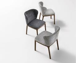 Die leicht nach außen hin geschwungenen, langen beine stechen dabei zuerst ins auge, gefolgt von der klassischen farbkombination in weiß und beige. Novamobili Stuhl Navy Estischstuhle Esszimmerstuhl Stuhle