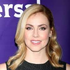 Amanda Ireton's Instagram, Twitter & Facebook