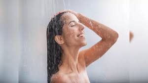 What Is The Best Time To Bath According To Ayurveda : सुबह या रात? नहाने का  क्या है सही समय, एक्सपर्ट ने बताए आयुर्वेद में क्या है नियम