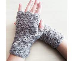 Elizabeth stitch fingerless gloves free crochet pattern. How To Crochet The Shell Stitch Fingerless Mittens Turquoise With Vanilla