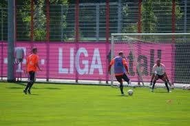 33 mp, 9 clean sheets, 1.27 ga90, 0.667 save%, gk, germany, 193cm, 92kg Manuel Neuer The Playmaker Goalkeeper Fan Club Page 12