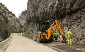Sus 22 kilómetros de longitud hacen de este desfiladero el más largo de españa. Fomento Aprueba La Obra De La Hermida Y Amplia La Inversion Hasta 96 Millones El Diario Montanes