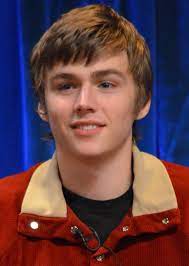 On television, he is known for portraying alex standall in the netflix original series 13 reasons why and drew holt in the nbc drama series parenthood.he has also appeared in the films rails & ties (2007), the stanford prison experiment (2015), nerve (2016), and love, simon (2018). Miles Heizer Wikipedia