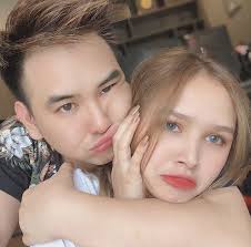 Vợ chồng Xemesis Xoài Non liên tục check-in với 1001 biểu cảm lầy lội, dân  mạng hết lời ghen tị