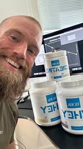 Bare mig der lige laver morgenmad med min egen f… proteinpulver 😭😍, Det  er saftsusme surrealistisk det her… Det er en stor dag for Hr. Bork der for  9 år siden satsede alt for at leve af sin passion. , ...