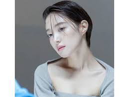 IN PHOTOS: 10 stylish looks of Lee Se-young