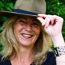 Danielle Beek (@Danielle_Beek74)