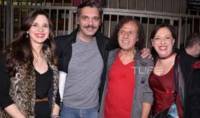 Συγκεκριμένα η ελένη ράντου, καλεσμένη στην εκπομπή της ελεονώρας μελέτη, άνοιξε την καρδιά της και μεταξύ άλλων αποκάλυψε τη μάχη της με την κατάθλιψη, ενώ μίλησε εκτενώς για τα προβλήματα που αντιμετώπισε στο γάμο της με τον βασίλη παπακωνσταντίνου. Basilhs Papakwnstantinoy Ekane Premiera Me Thn Elenh Rantoy Sto Pleyro Toy