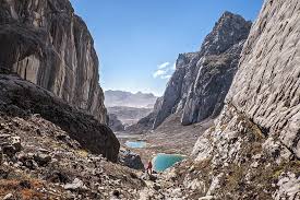 Panji A Nuariman On Instagram Danau Tiga Pegunungan Sudirman Papua Foto Diambil Dari Pintu Angin Di Lembah National Parks Mountains Unknown Destinations
