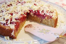 Für den haferflockenkuchen zunächst zucker, mehl, haferflocken, backpulver, zimt und kakao gut vermischen. Saftiger Haferflocken Kuchen Mit Himbeeren Fraulein Ella