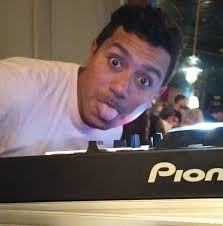 Can I get the waves display out of Serato DJ?