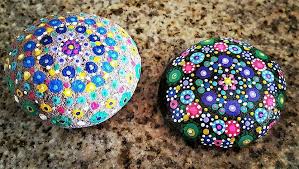 How big is a painting of a corn snake? Kindness Rocks That S Why This Tucson Facebook Group About Rock Painting Has 6 800 Members Tucson Life Tucson Com