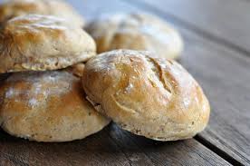 Rustikale Roggen Burger Buns Weiche Roggenbrotchen Hamburgerbrotchen Brot Selber Backen Rezept Roggenbrot