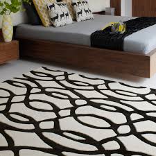 Ce tapis est une réelle valeur ajoutée pour la décoration et la sérénité de votre intérieur. Tapis De Salon Design Noir Et Blanc En Laine Fait Main