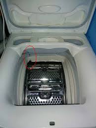 Wenn die waschmaschine ausläuft, die wäsche am ende des waschvorgangs noch warm ist oder die waschmaschine merkwürdig „hüpft kann das auf einen schaden an der pumpe hinweisen. Manschettenloch Selbst Reparatur Toplader Privileg 6813 S Hausgerateforum Teamhack