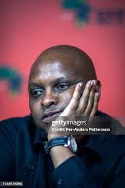 24 Photos & High Res Pictures