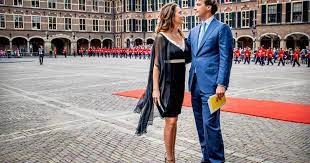 Hij benoemt de beestjes bij de naam en spreekt zijn hoop. Baudet Over Hengelose Verloofde Dank De Goden Voor Davide Hengelo Tubantia Nl