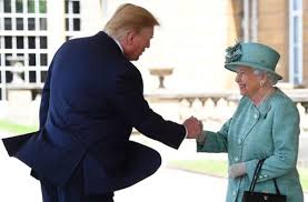 Donald trump ist damit um 13 cm größer als die durchschnittliche größe eines mannes in deutschland beträgt (178 cm). Us Prasident In London Grosse Royal Show Fur Donald Trump Politik Stuttgarter Nachrichten
