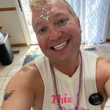 what social groups are available for queer people in chicago?