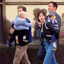 Well, it's our last year at school, and i thought it might be nice to have a laptop when i go to college. From Set Of Fifty Shades Darker Christian Anna And The Babies Vancouver Cinquenta Tons De Cinza Cinquenta Tons Jamie Dornan