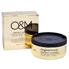 Then she promptly handed me a bottle of the british m organics annatto hair oil and it quite the key ingredients are annatto oil, argan oil, and pumpkin seed oil, which work to naturally detangle, soften and nourish the hair. O M Project Sukuroi Gold Smoothing Balm Guld Online Kaufen