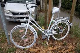 Weisses Fahrrad In Braunschweig Ghost Bike Erinnert An Unfalltote News38 De