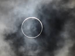 Eine partielle sonnenfinsternis kann öfter beobachtet werden als eine totale sonnenfinsternis, denn die entfernung des mondes von der erde ist dabei irrelevant. Fotos Ringformige Sonnenfinsternis