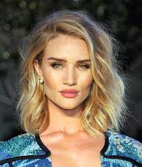 Rosie Slaying With Her Golden Blonde Lob Balayage Ecaille Hair Green Eyes Luminou Rosie Huntington Whiteley Hair Celebrity Haircuts Square Face Hairstyles