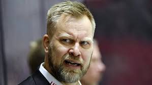 Heinäkuuta 1974 vaasa) on suomalainen jääkiekkovalmentaja. Karppien Luotsi Mikko Manner Tietaa Mita Game Seven Tarkoittaa Tuskin Saan Nyt Unta Pariin Paivaan Sm Liiga Ilta Sanomat