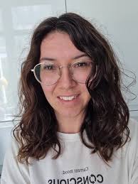 Help needed please I think my hair is naturally wavy. Frizzy when dry and  wavy when wet. I've just recently started to wear it wavy more offen I use  cantu products. What