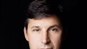 Analysis: Why Twitter flew and Facebook flopped