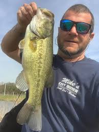 2 complete different pics.i think it was about 89 bream and 3 bass