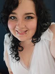 Question! I need help I'm so desperate. I stopped wearing face makeup years  ago to try and clear up my skin. And now I just don't ever wear makeup. But  it's also