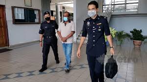 Maklumkan kepada kami sebarang maklumat atau kejadian yg berlaku di sekitar kawasan sg petani secara. Pesara Didakwa Tetak Ugut Jiran