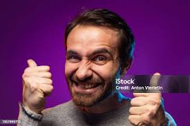 Photo libre de droit de Big Pouce Levé De Violet Guy banque d'images et  plus d'images libres de droit de Deux pouces levés